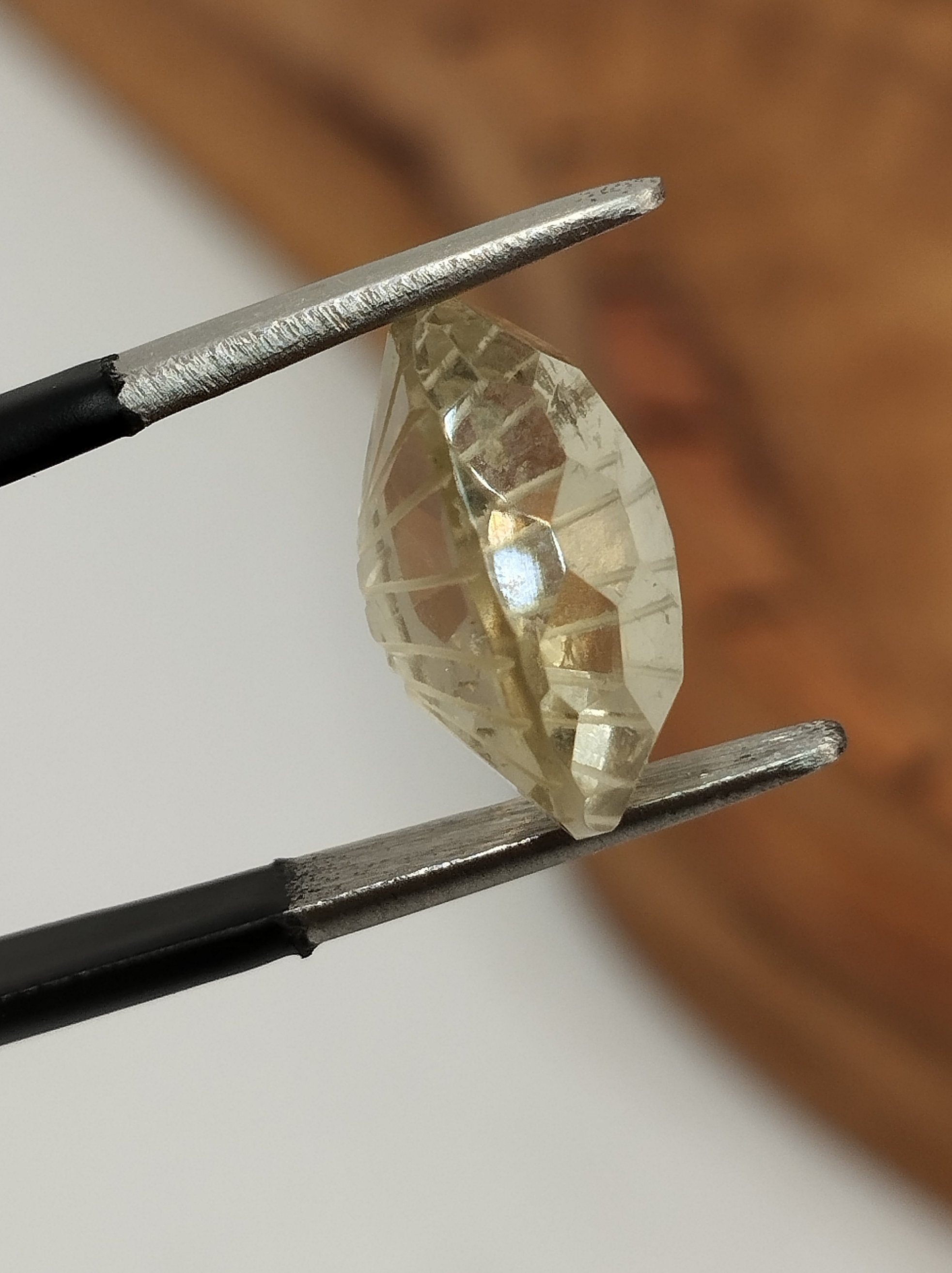 تصویر نگین سیترین لیمو کوارتز، تراش فنسی فوتبالی، بدون هیت، کدN130 