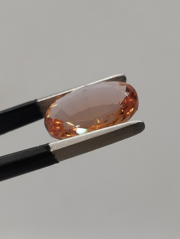 نگین الکساندریت، تراش بیضی( oval cut) کد N۴۲۰
