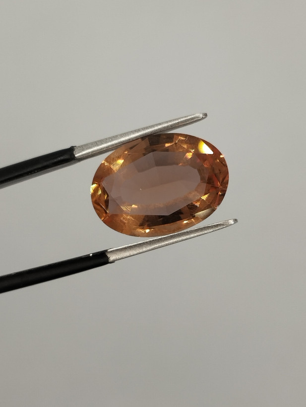 نگین الکساندریت، تراش بیضی( oval cut) کد N۴۲۰