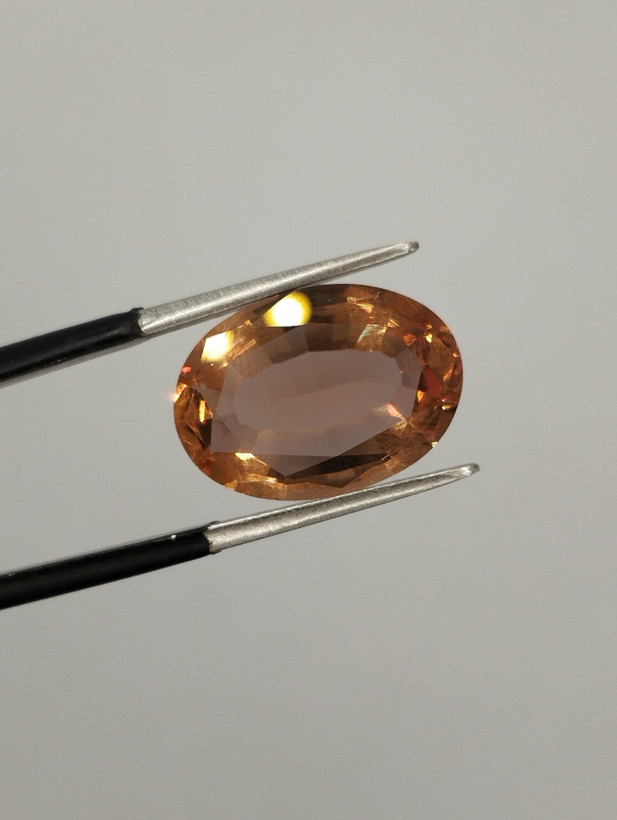 نگین الکساندریت، تراش بیضی( oval cut) کد N۴۲۰