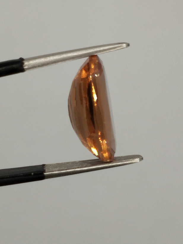 نگین الکساندریت، تراش بیضی( oval cut) کد N۴۲۰